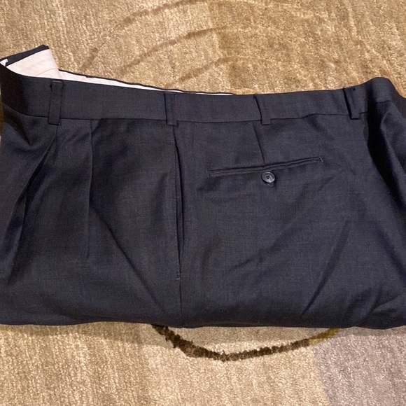 ~Ultimo Uomo~ Charcoal Gray 3-Button Suit - Picture 9 of 9